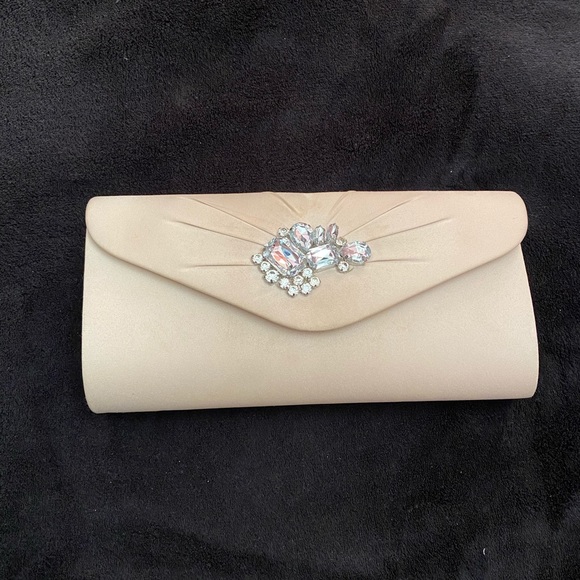 Clutch - Picture 2 of 3